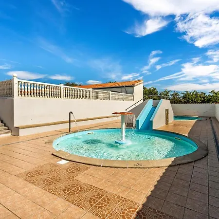 Cozy In With Outdoor Swimming Pool Tranekaer