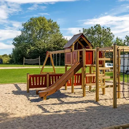 Cozy In With Outdoor Swimming Pool Сasa de vacaciones *