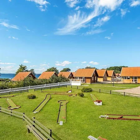 Cozy In With Outdoor Swimming Pool Сasa de vacaciones