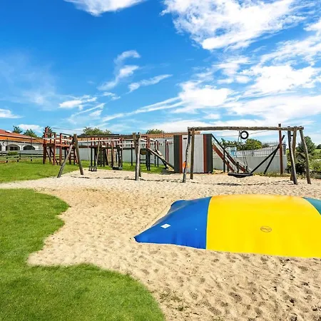 Cozy In With Outdoor Swimming Pool Holiday home *